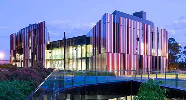 macquarie university 740x400