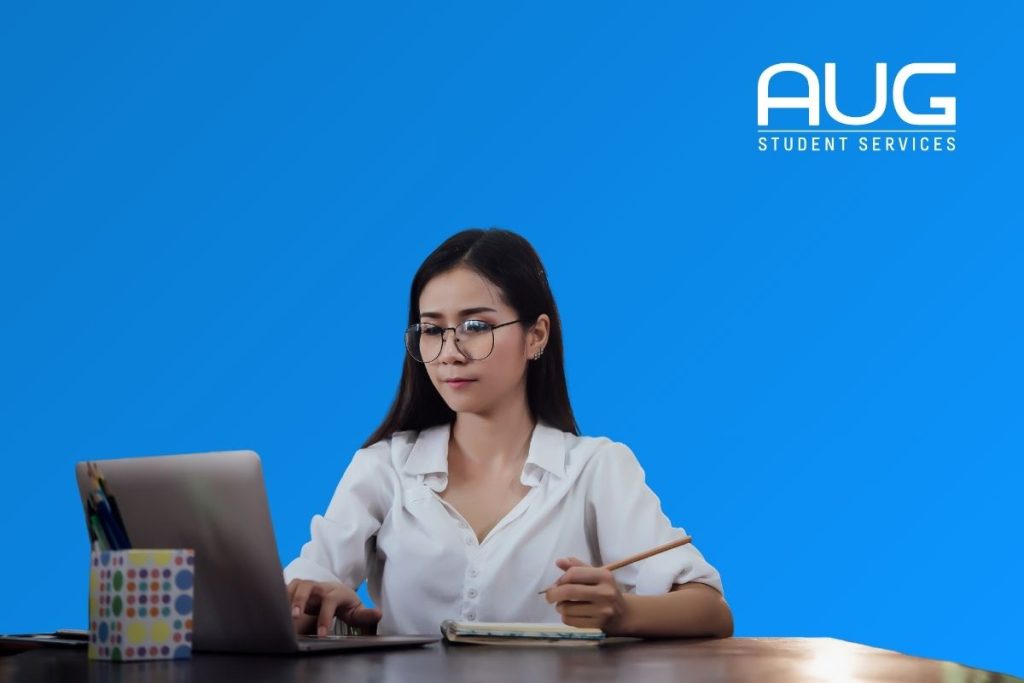 Perbedaan Master by Research dan Coursework