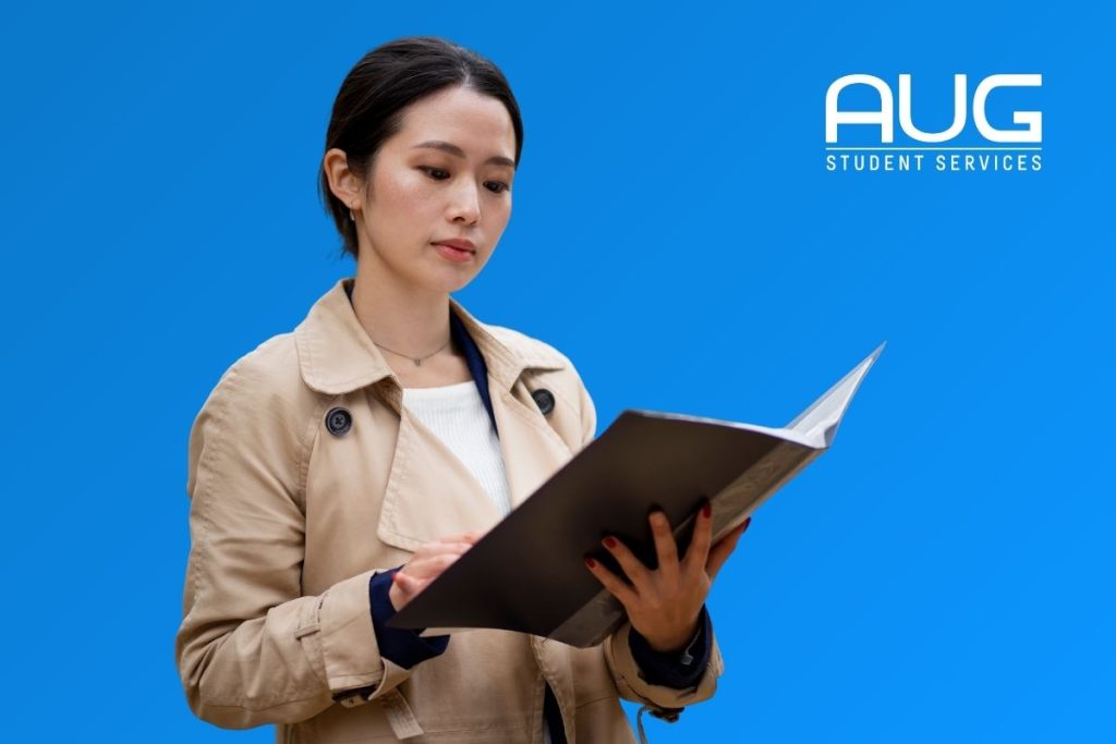 Jurusan Sastra Inggris: Gak Cuma Belajar Grammar, Ini Prospek Karier Bergengsi