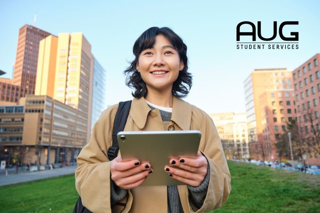 IELTS Atau PTE? Mana yang Lebih Cocok untuk Kuliah ke Luar Negeri?