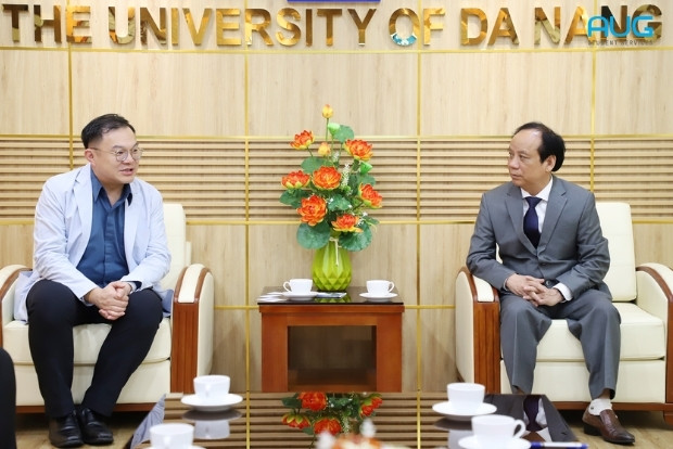 Giám đốc AUG Global, Malaysia trao đổi với Giám đốc ĐHĐN