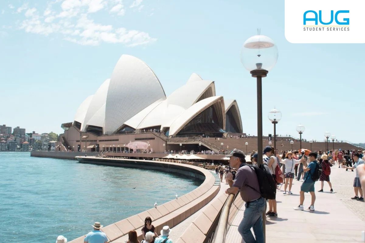 Keuntungan mengikuti guided campus tour resmi di universitas Australia