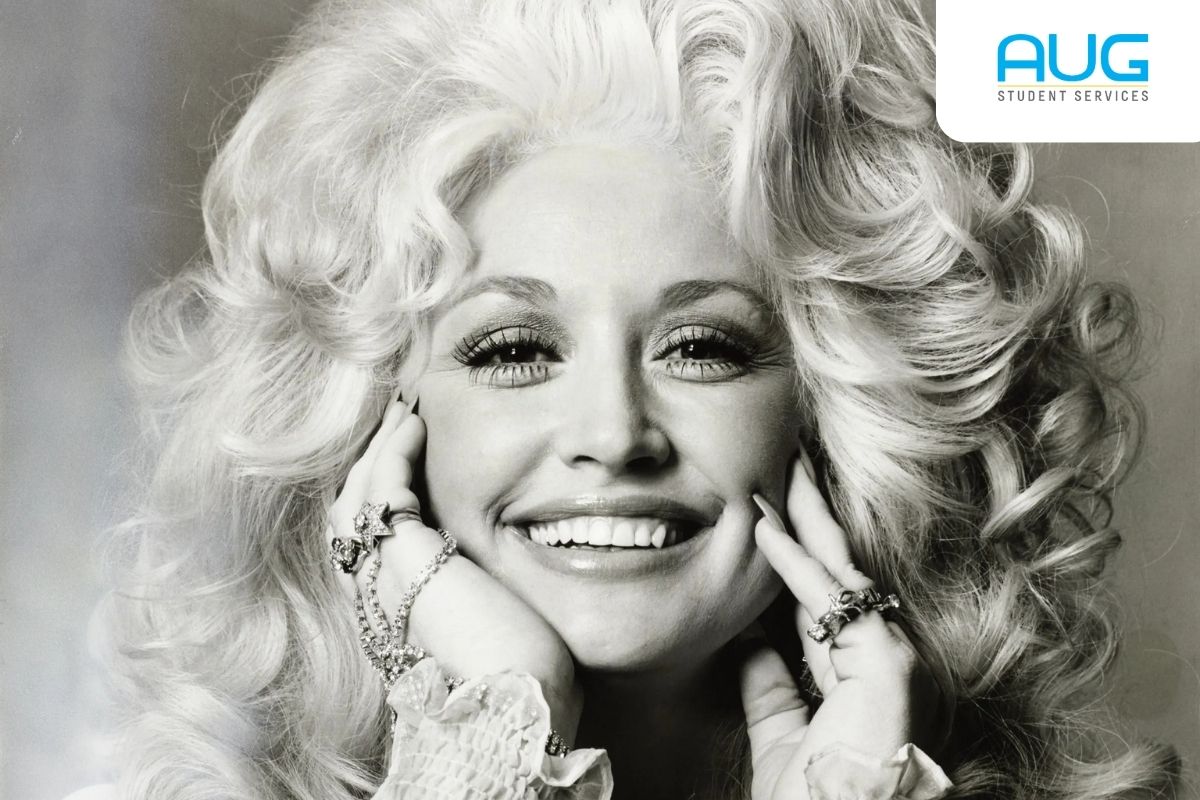 RIP Dolly Parton: 5 Warisan Filantropis & Studi Teologi di UK