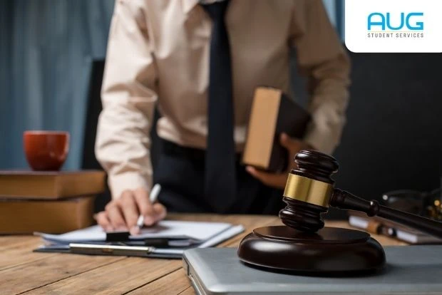 Choosing between LLB LLM and JD in Australia